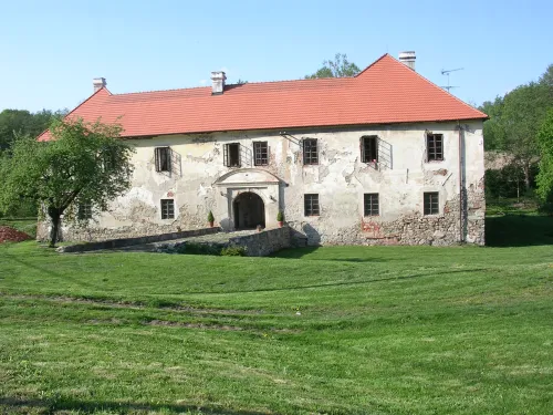 Starý zámek v Jemništi