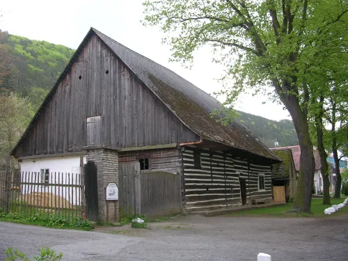 Hamousův statek ve Zbečně