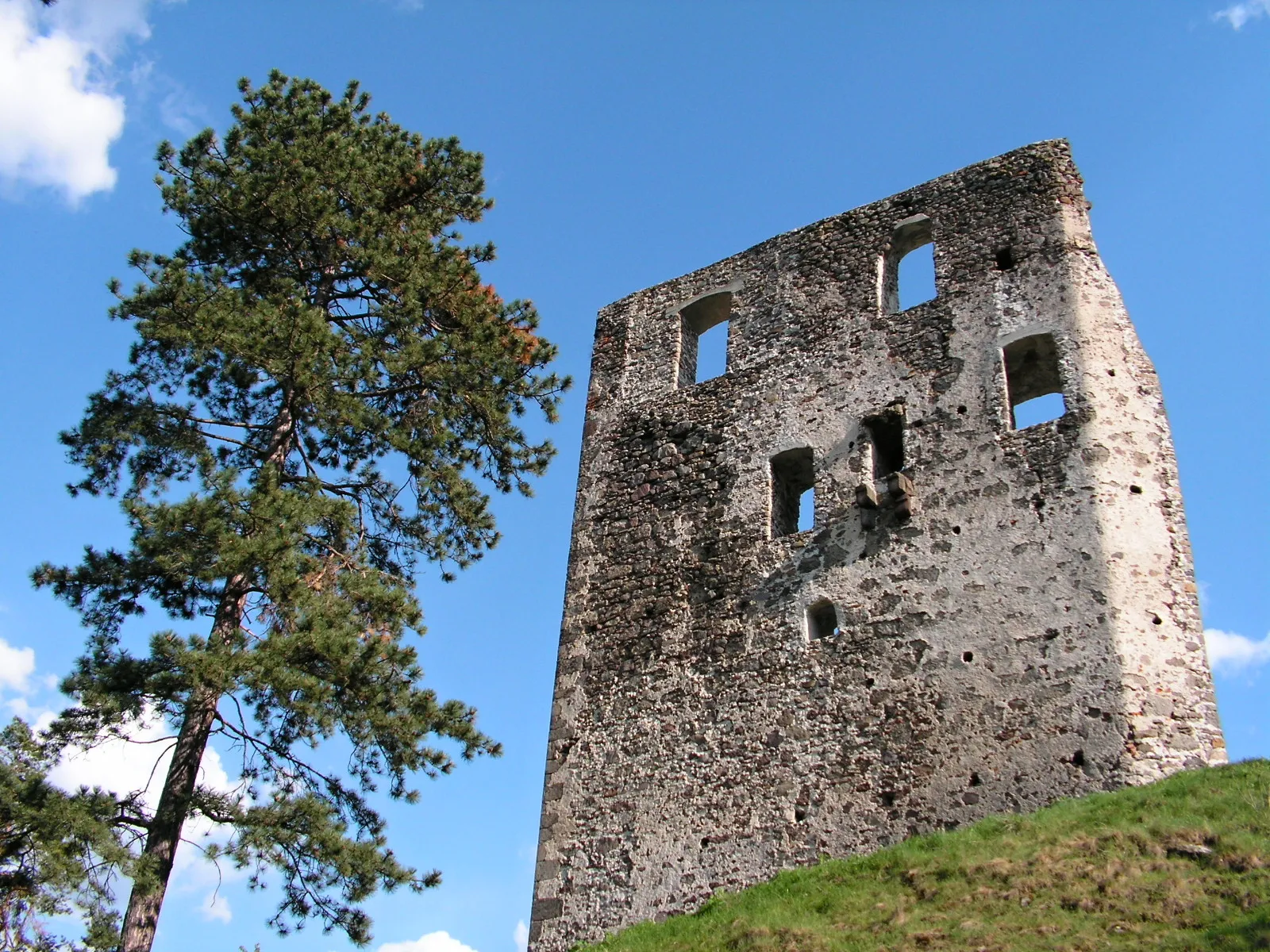 Zřícenina hradu Dobrá Niva