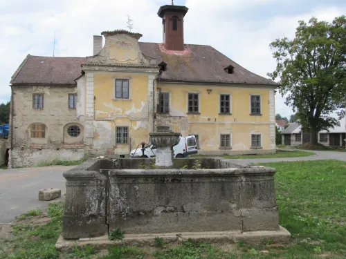 Zámek Nemilkov