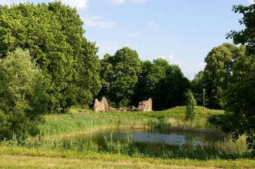 Ruins of the manor house in Lapech