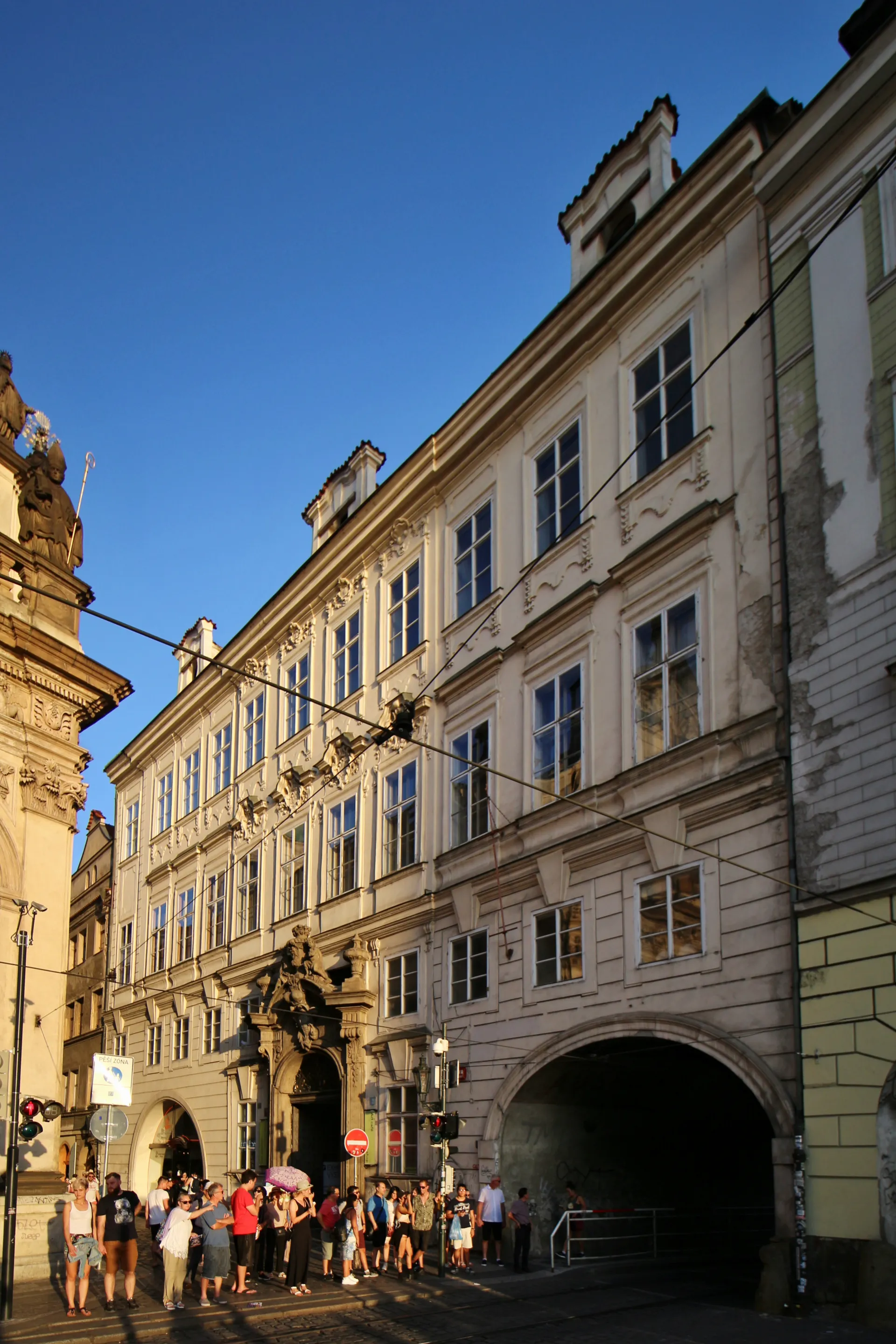 Colloredo-Mansfeldský palác