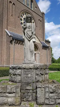 Herz-Jesu-Statue in Strijp