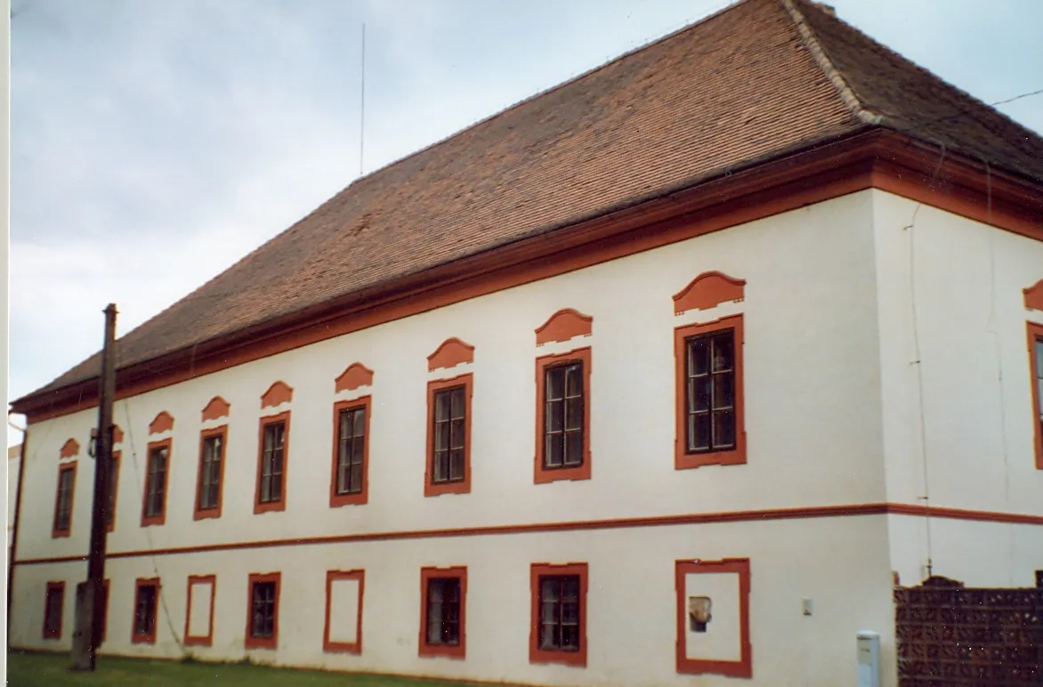 Zámek Lenešice