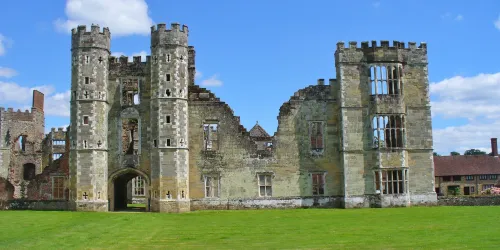 Ruiny Cowdray House