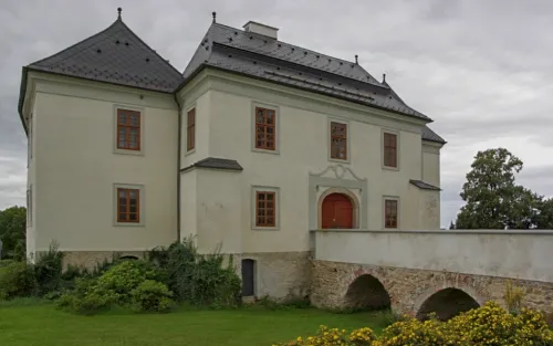 Zámek Pluhův Žďár