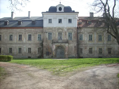 Zámek Dolní Lukavice