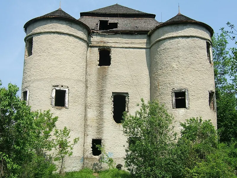 Kaštel Dolná Mičiná