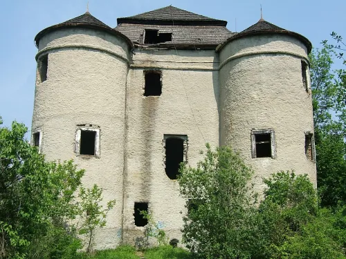 Kaštel Dolná Mičiná