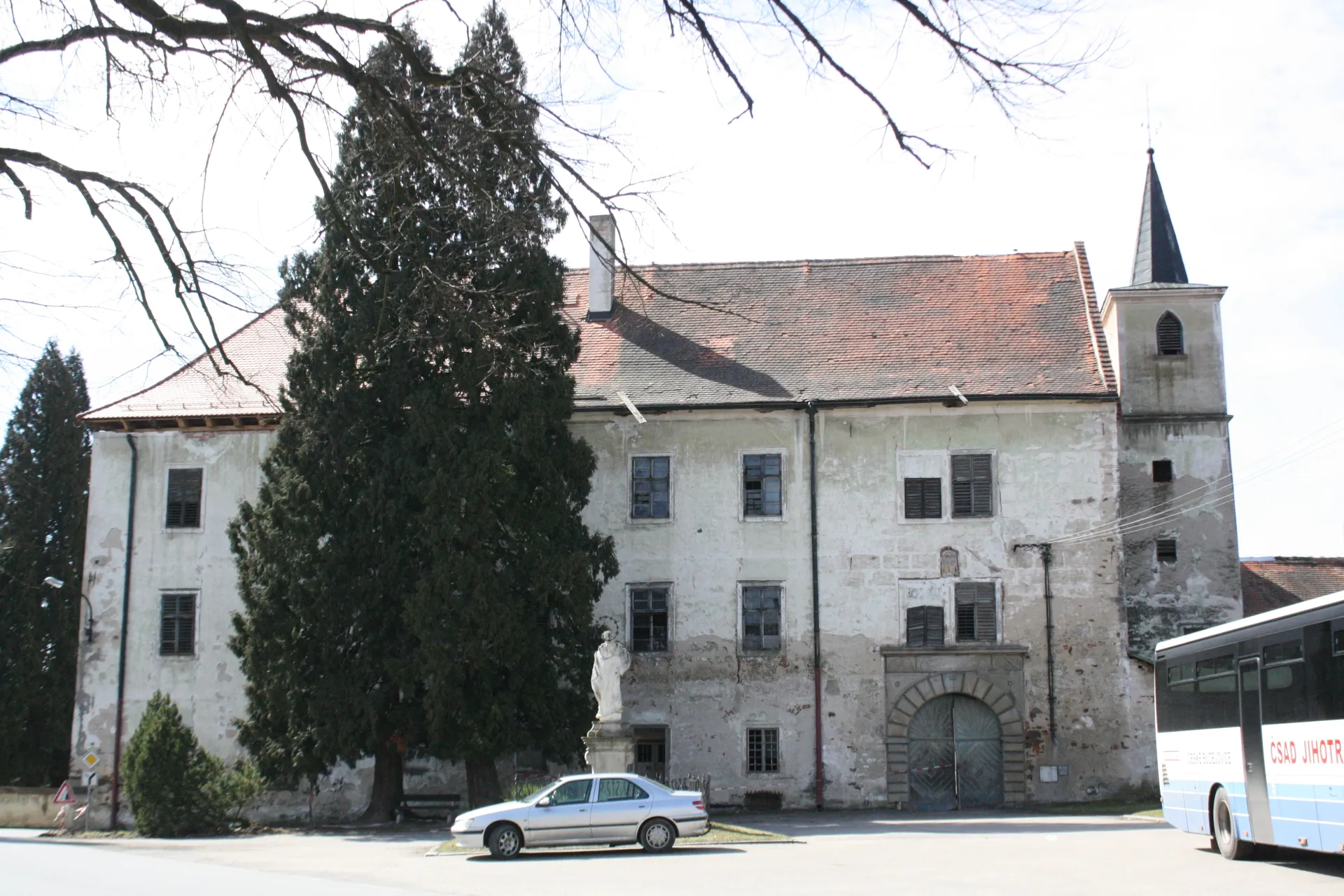 Zámek Komařice