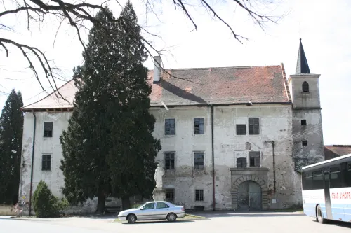 Zámek Komařice
