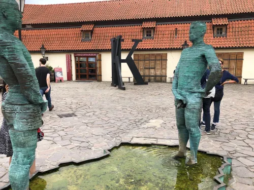 Čůrající fontána
