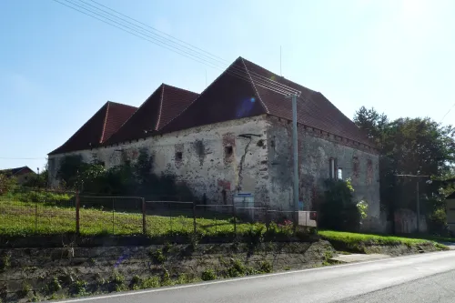 Tvrz Chvalešovice