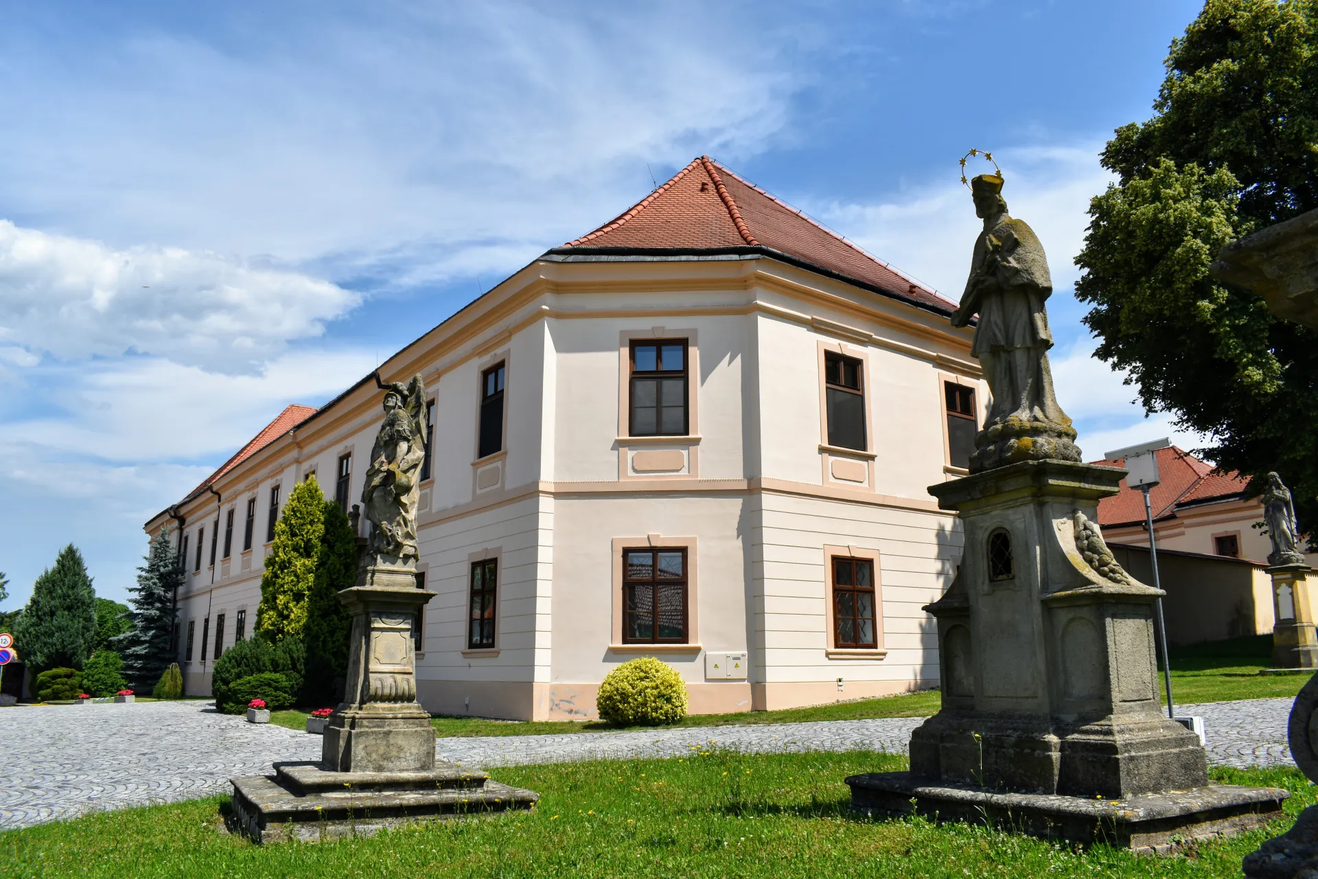 Zámek Nezamyslice