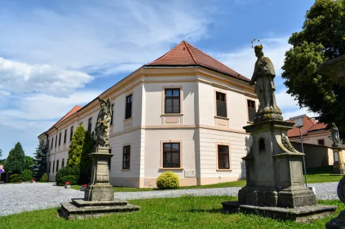 Zámek Nezamyslice