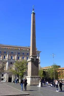 Esquilinský obelisk