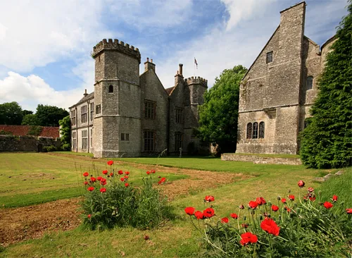 Wolfeton House