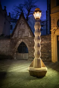 Kubistická lampa v Praze