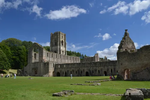 Zřícenina kláštera Fountains Abbey