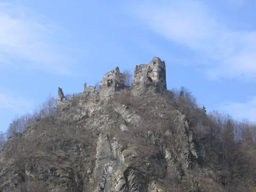 Zřícenina hradu Starý hrad