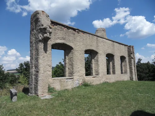 Zřícenina letohrádku Kamýk